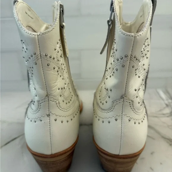 Dolce Vita Solow White/Cream Western Ankle Boots 9 - Picture 2 of 7